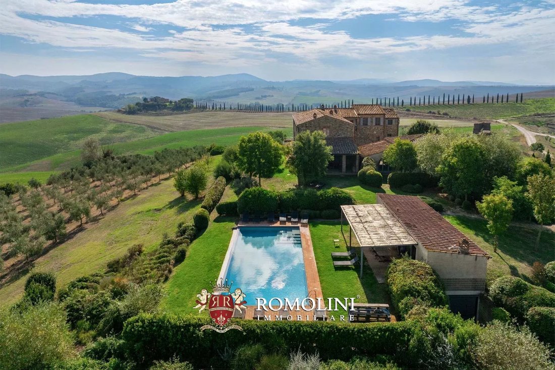 Villa in Asciano, Tuscany, Italy 2 - 15665913