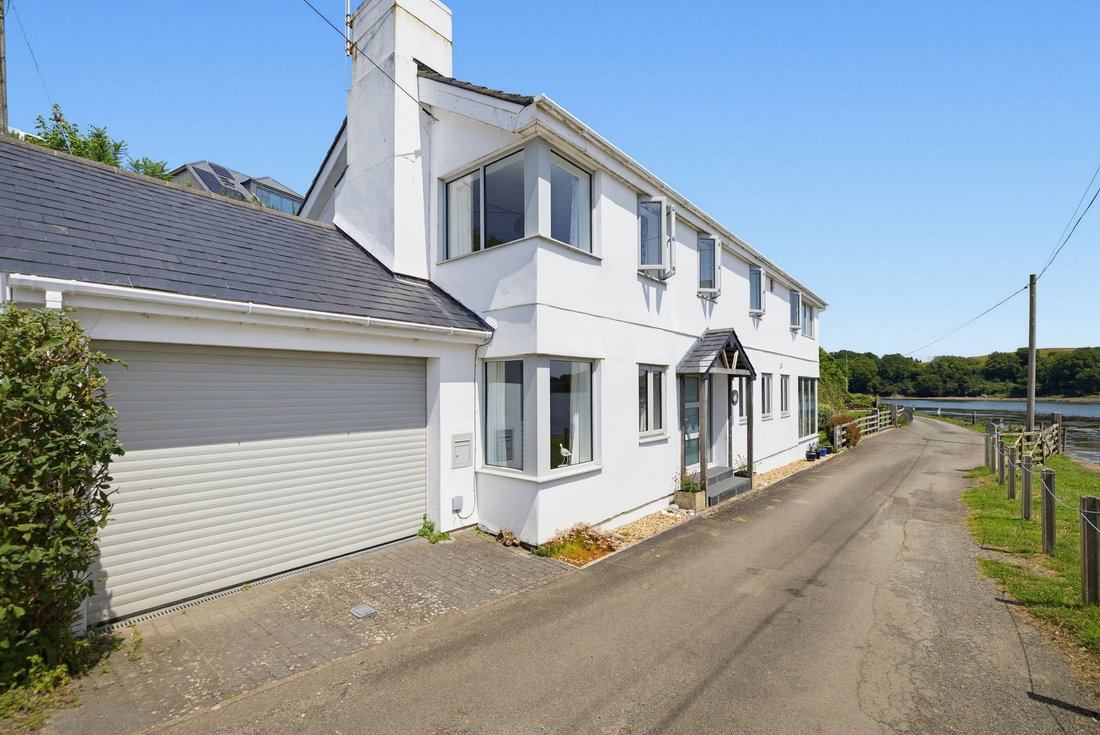 House in Saltash, England 4 - 18288621
