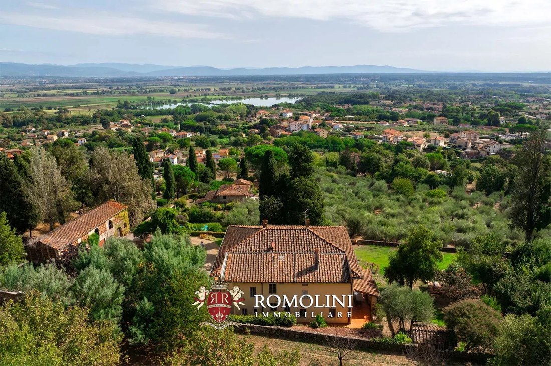 Villa in Historic Center, Lucca, Tuscany 4 - 15665663