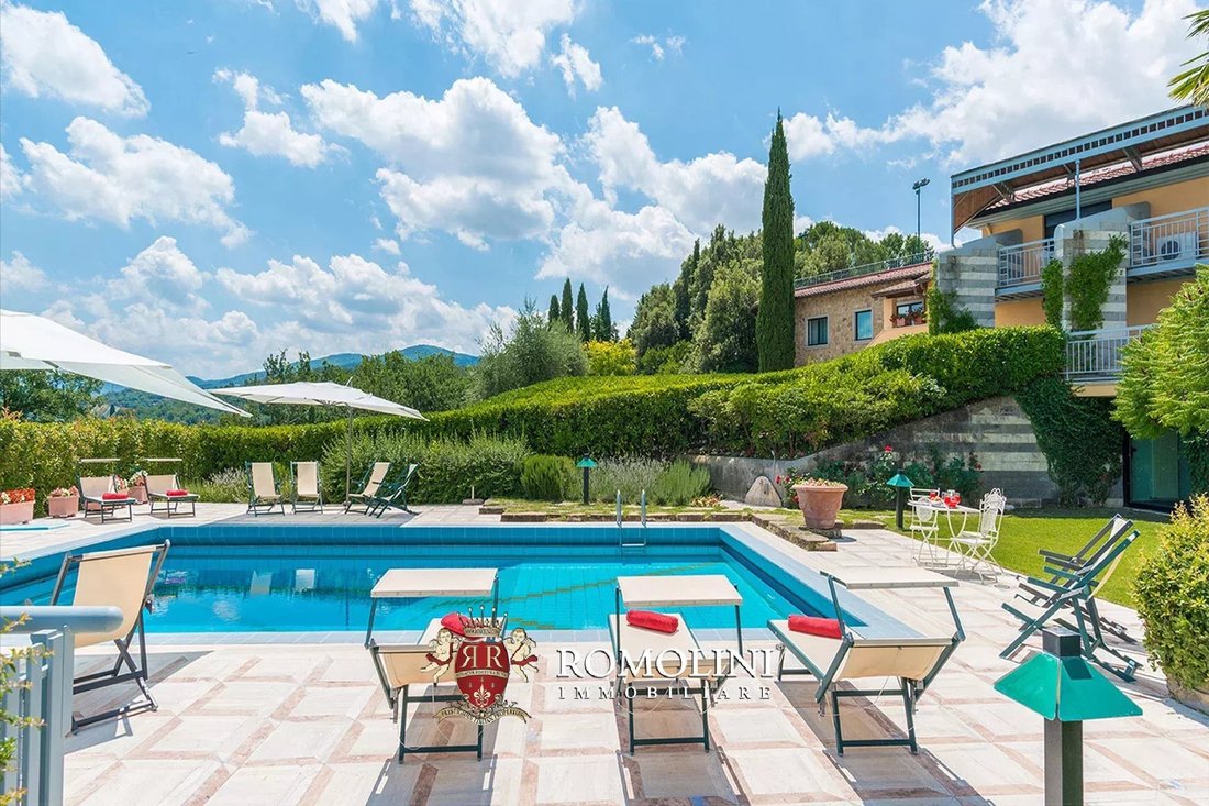 Villa in Saione-San Donato-Pescaiola, Arezzo, Tuscany 4 - 15665255