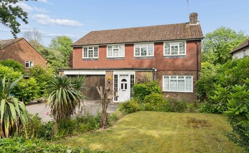 House in Farnham Common, England 1