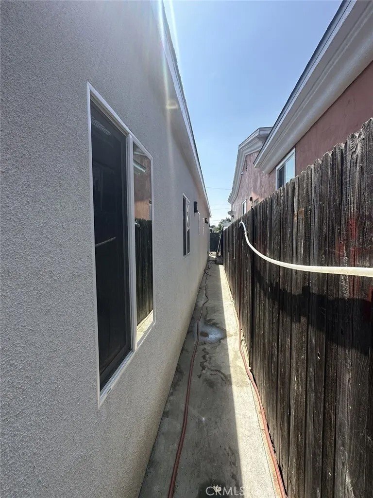 Los Angeles, California, United States 2 - 18289034