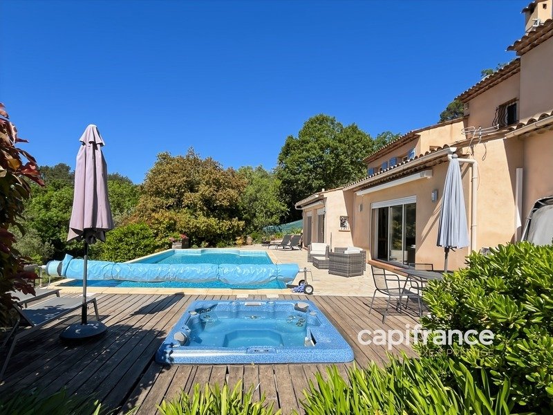 Villa in Bagnols-en-Forêt, Provence-Alpes-Côte d'Azur, France 4 - 17619578