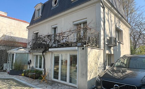Villa in Agent Sarre-Centre-Les Vallées-La Garenne, Colombes, France 1