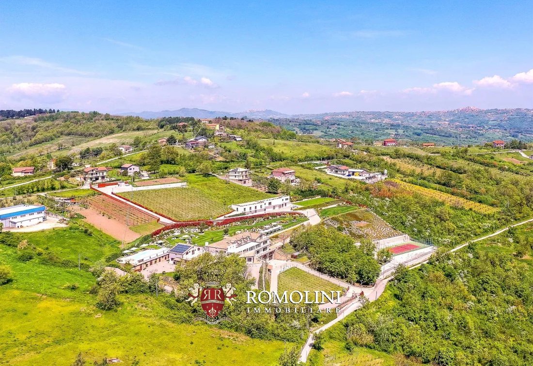 Farm Ranch in Avellino, Campania, Italy 3 - 15663185