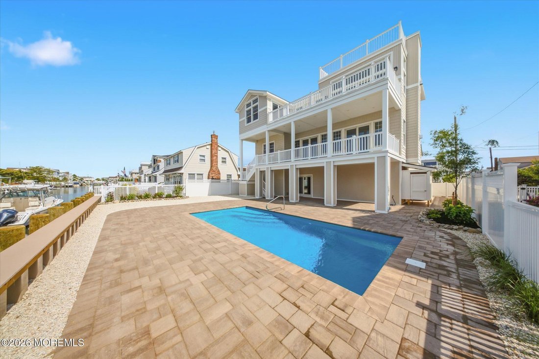 House in Ship Bottom, New Jersey, United States 3 - 17874803