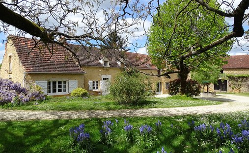 Villa in Saint-Genies, Nouvelle-Aquitaine, France 1