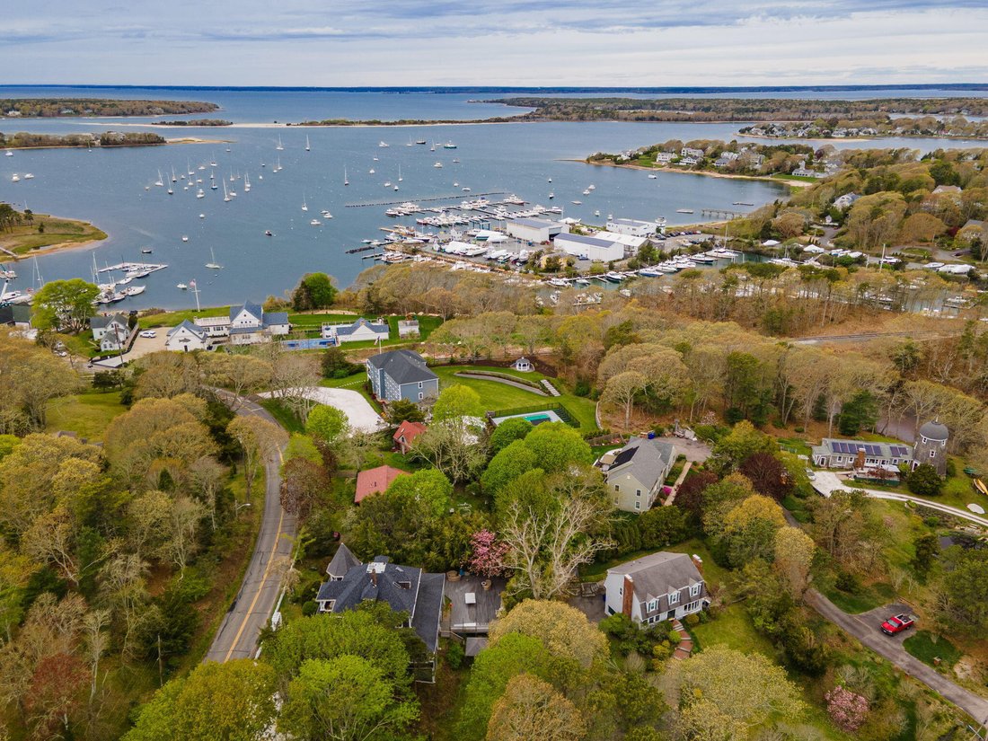 House in Bourne, Massachusetts, United States 1 - 18279902