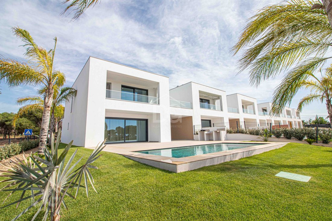 Villa in Quarteira, Algarve, Portugal 1 - 18282500