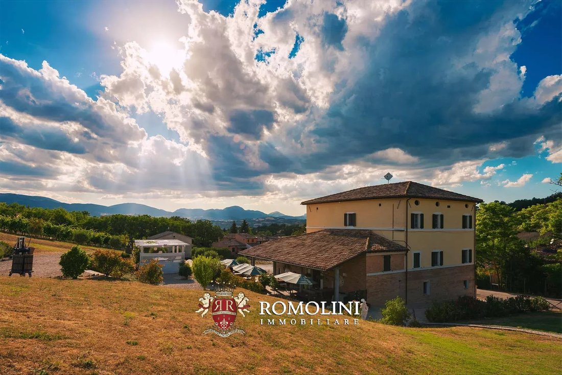 Villa in Historic Center, Macerata, Marche 2 - 16771526