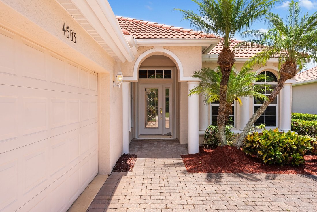 Jensen Beach, Florida, United States 3 - 18290117