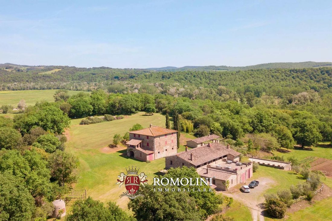Estate in Civitella Paganico, Tuscany, Italy 4 - 15664869