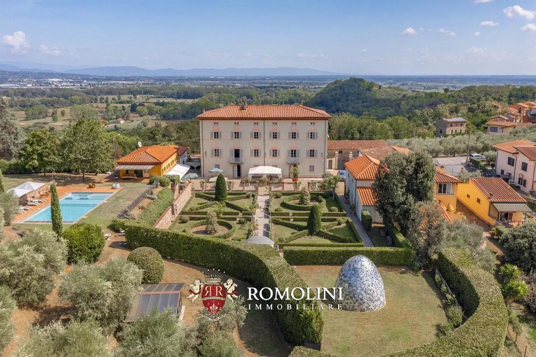 Villa in Historic Center, Lucca, Tuscany 3 - 15665909