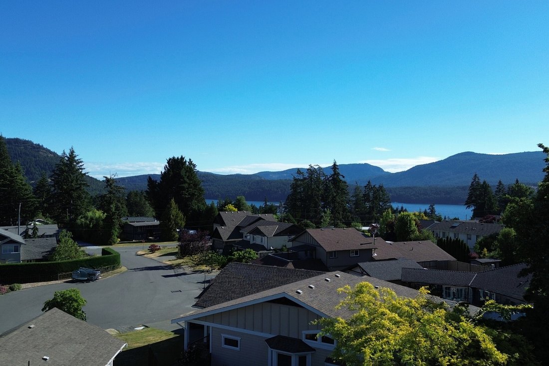 House in Cowichan Bay, British Columbia, Canada 1 - 18282755