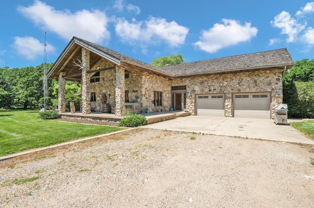 House in Milford, Iowa, United States 2 - 18281406