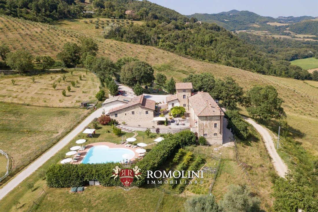 Estate in Umbertide, Umbria, Italy 2 - 15664674