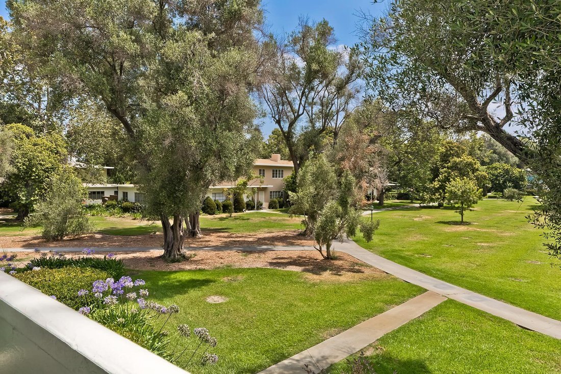 Condo in Los Angeles, California, United States 3 - 18288077