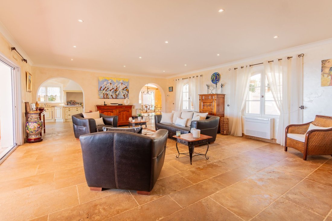 Villa in Ville-Les Saquedes-Le Bouillonnet, Sainte-Maxime, France 4 - 17499575