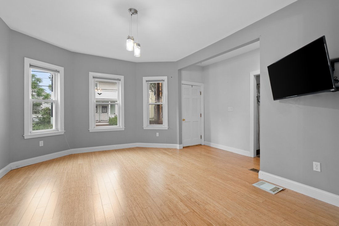Somerville, Massachusetts, United States 4 - 18289543