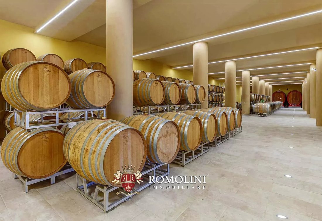 Farm Ranch in Montepulciano, Tuscany, Italy 1 - 15663372