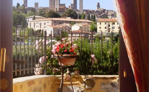 Estate in San Gimignano, Tuscany, Italy 1