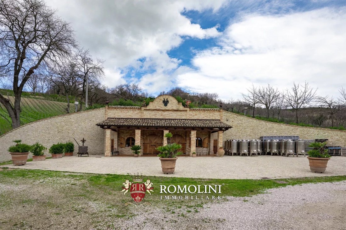 Farm Ranch in Monte Rinaldo, Marche, Italy 2 - 15663479