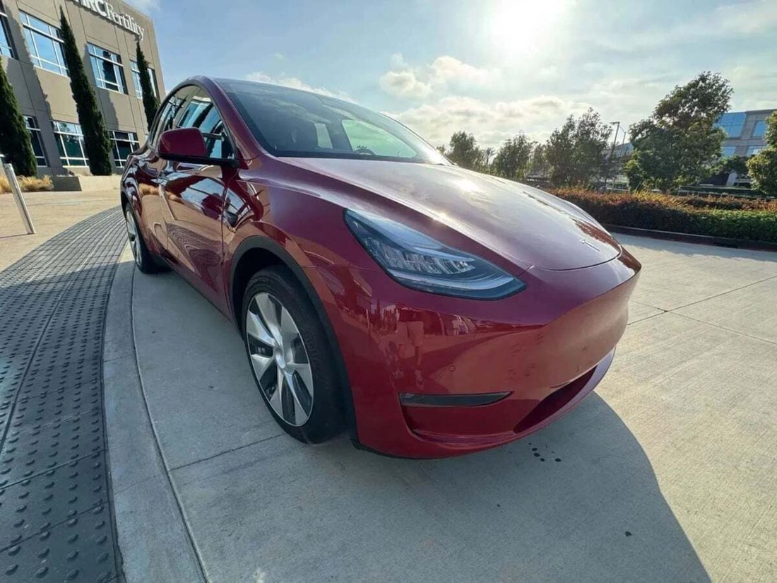 Suv in Newport Beach, CA, United States 4 - 18163499