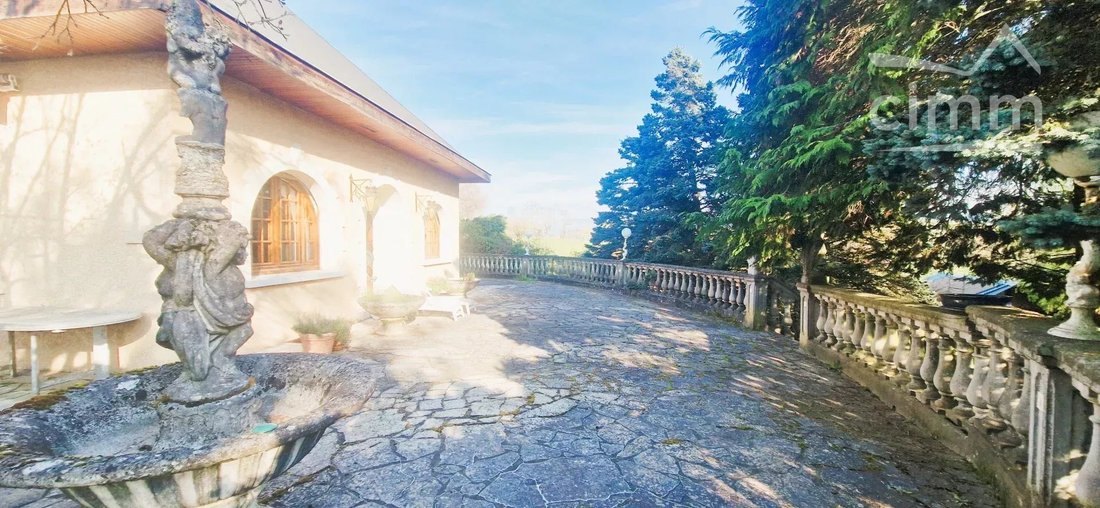 Estate in Les Abrets, Les Abrets en Dauphiné, France 2 - 18286868