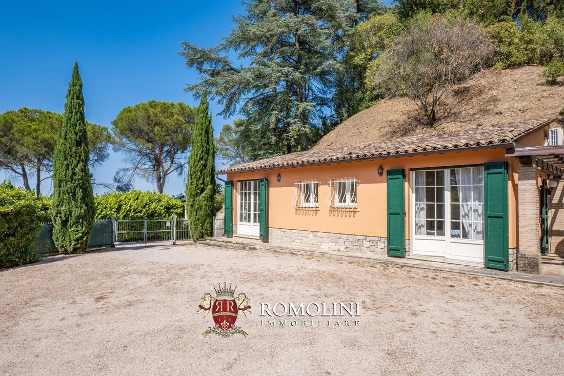 Villa in Todi, Umbria, Italy 2 - 15663541