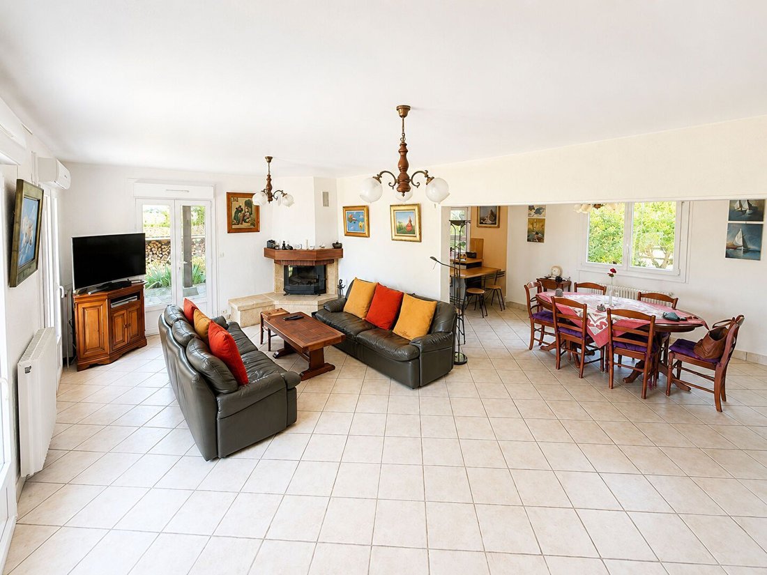 House in Saint-Martin-en-Biere, Ile-de-France, France 3 - 18285044