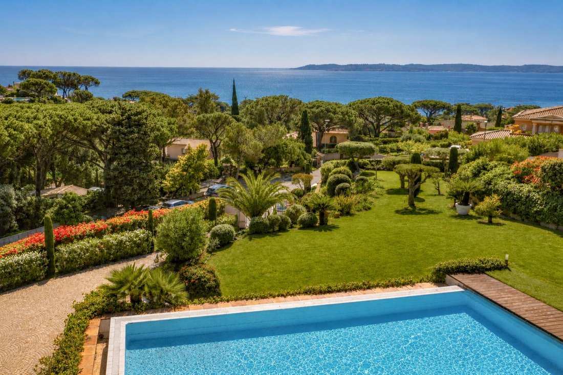 Villa in Ville-Les Saquedes-Le Bouillonnet, Sainte-Maxime, France 1 - 17499575