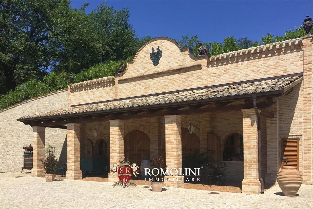 Farm Ranch in Monte Rinaldo, Marche, Italy 3 - 15663479