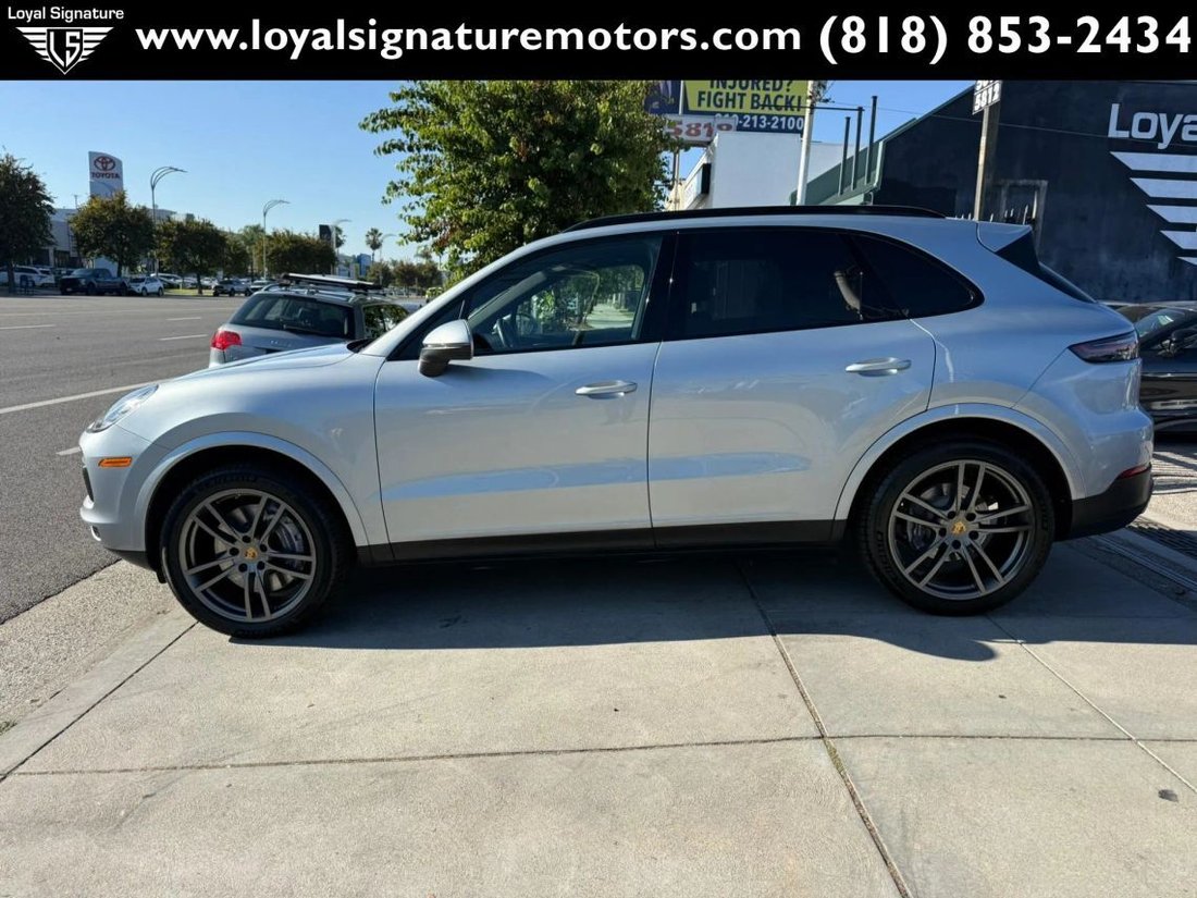Suv in Van Nuys, CA, United States 4 - 18287417