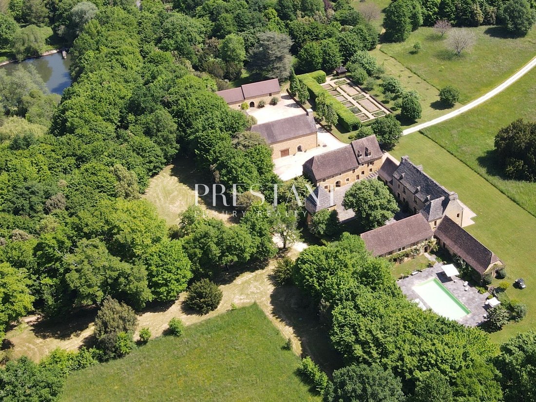 Estate in Sarlat-la-Canéda, Nouvelle-Aquitaine, France 2 - 18070447