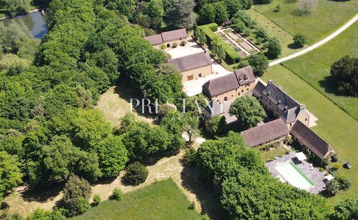 Estate in Sarlat-la-Canéda, Nouvelle-Aquitaine, France 1