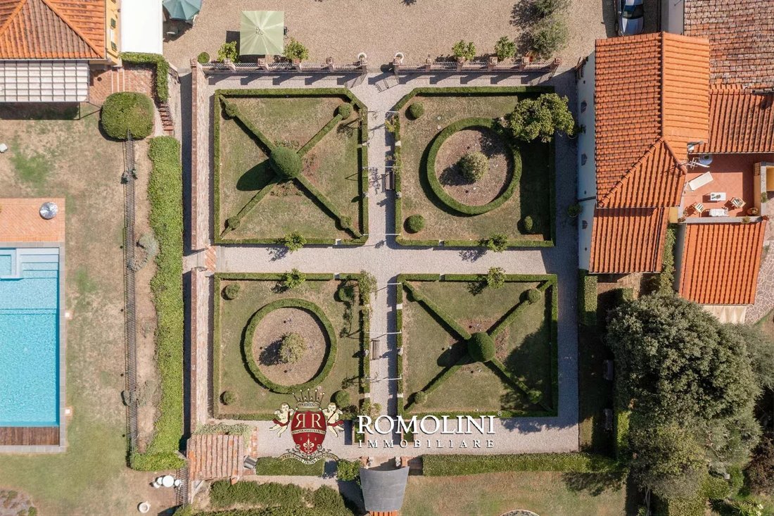 Villa in Historic Center, Lucca, Tuscany 5 - 15665909
