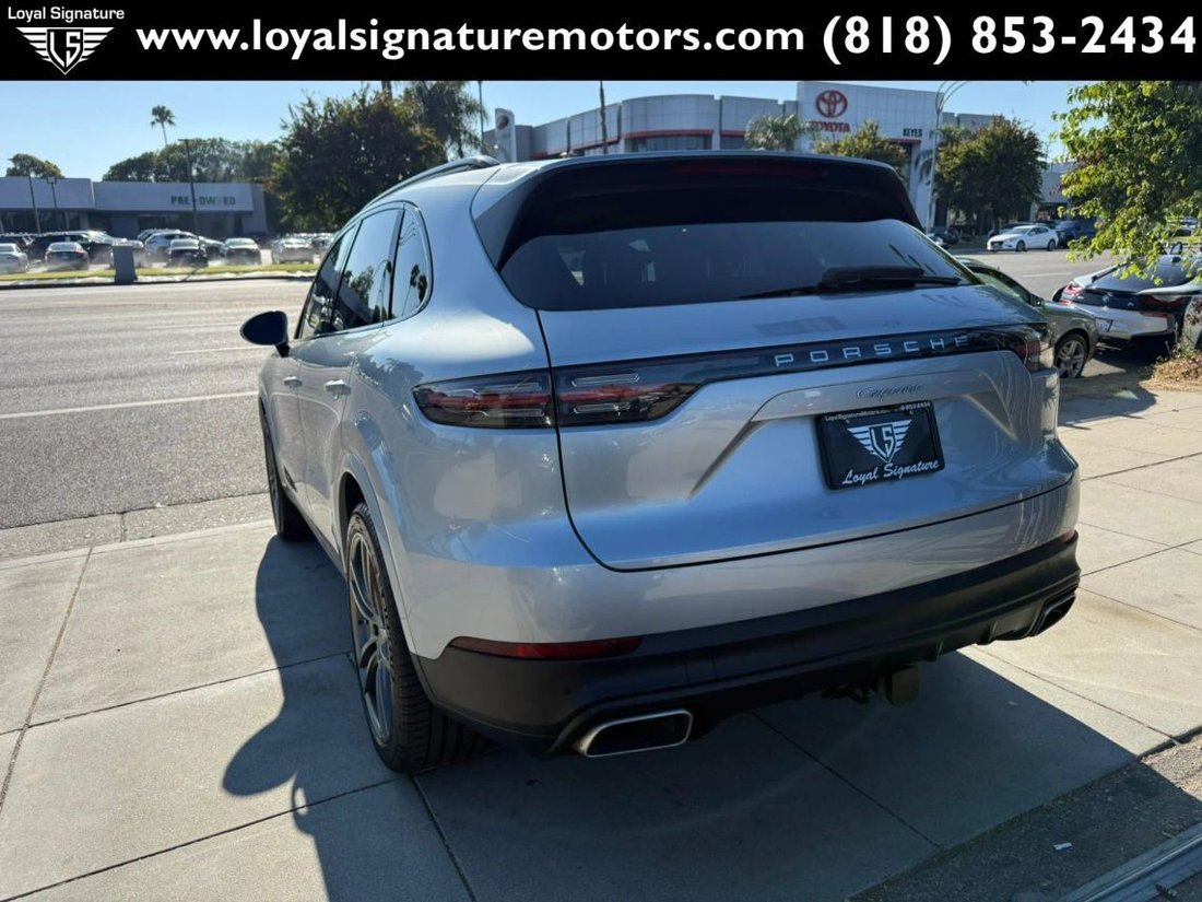 Suv in Van Nuys, CA, United States 5 - 18287417