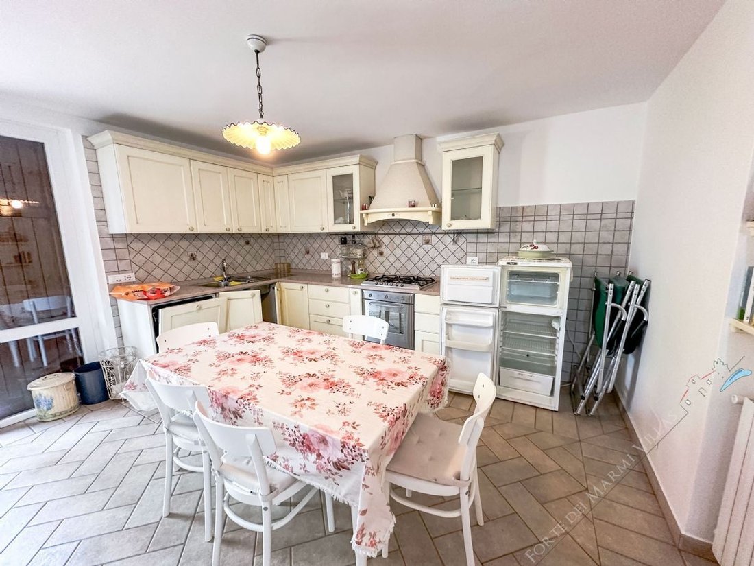 Villa in Camaiore, Tuscany, Italy 3 - 18282536