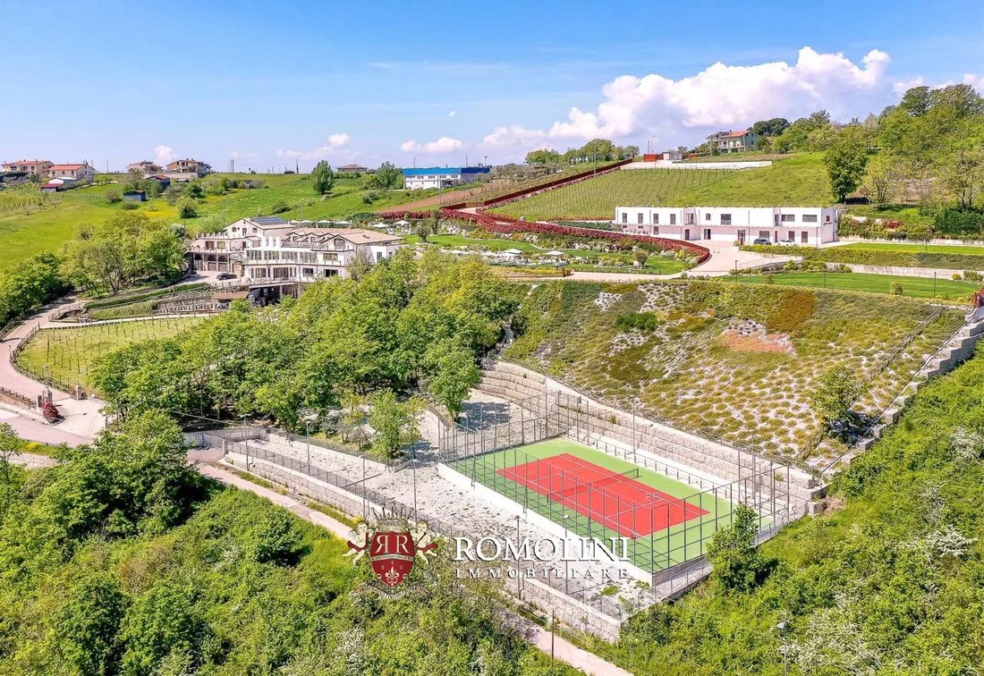 Farm Ranch in Avellino, Campania, Italy 4 - 15663185