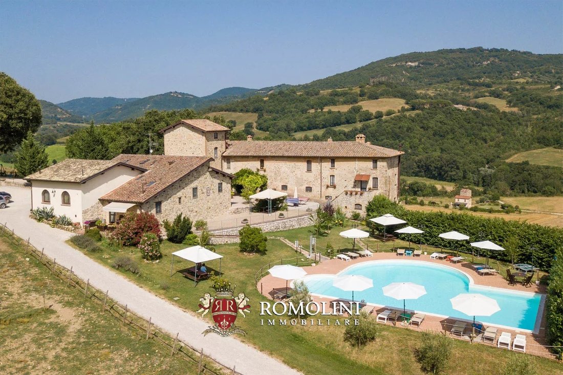 Estate in Umbertide, Umbria, Italy 3 - 15664674