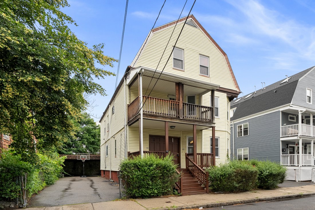 Somerville, Massachusetts, United States 3 - 18289543