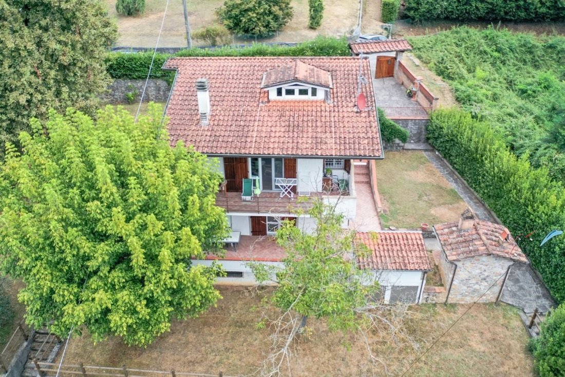 Villa in Camaiore, Tuscany, Italy 1 - 18282536