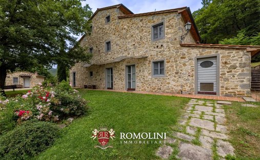 House in Castel Focognano, Tuscany, Italy 1