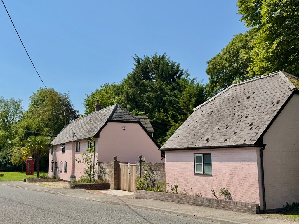 House in Collingbourne Ducis, England 1 - 18280364