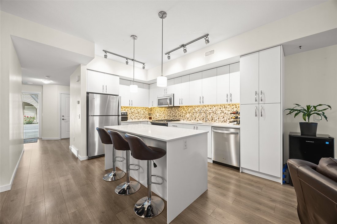 House in Kelowna, British Columbia, Canada 2 - 18289207