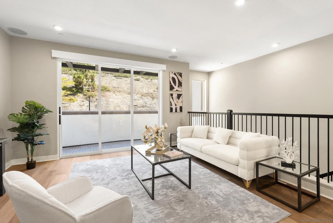 Condo in San Diego, California, United States 3 - 18286480