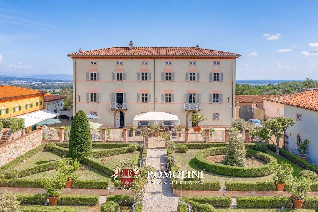 Villa in Historic Center, Lucca, Tuscany 2 - 15665909