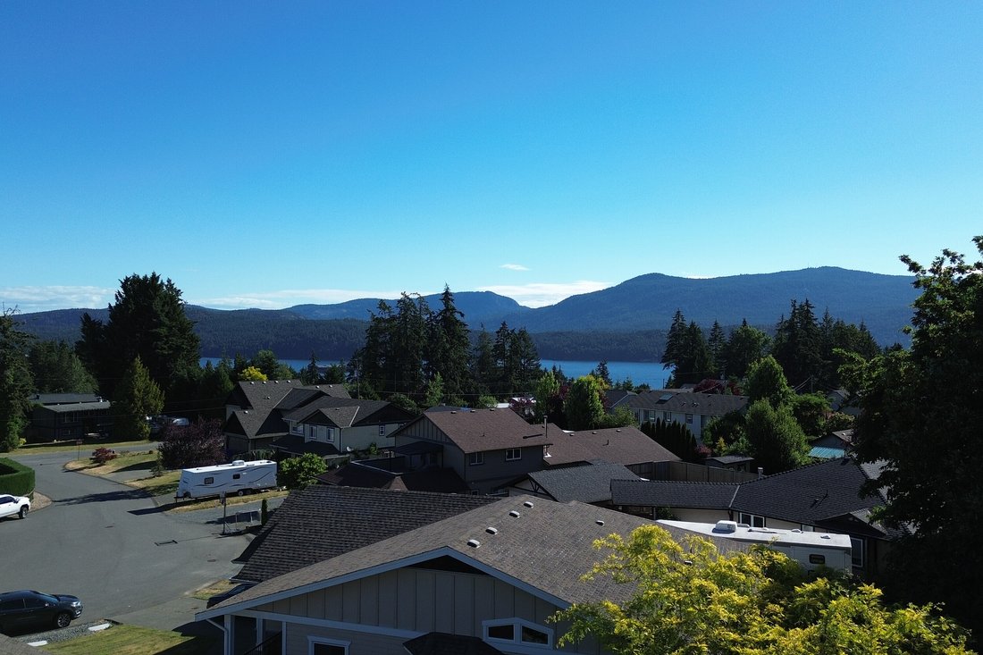 House in Cowichan Bay, British Columbia, Canada 2 - 18282755