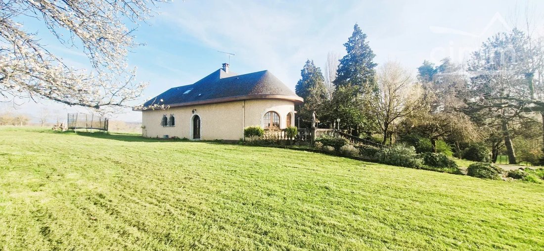 Estate in Les Abrets, Les Abrets en Dauphiné, France 3 - 18286868