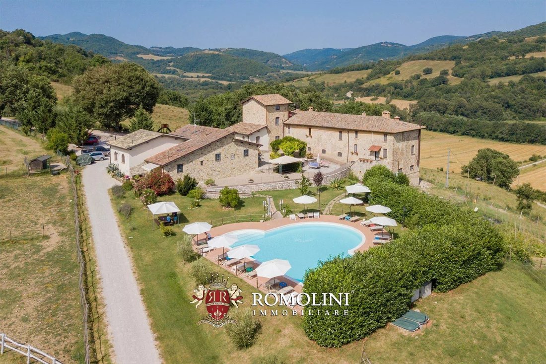 Estate in Umbertide, Umbria, Italy 1 - 15664674
